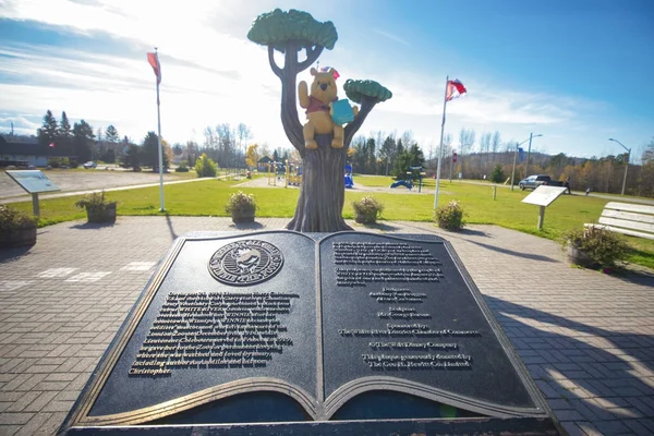 WHITE RIVER, ONTARIO, CANADA - OCT 20, 2017: View of Winnie the — Stock Photo, Image