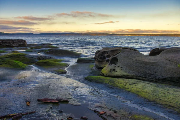 Malowniczy widok zachód Słońca Ocean Roberts Memorial Park w Na — Zdjęcie stockowe