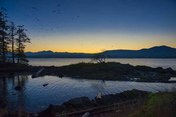 Pemandangan teluk Nanaimo dan langit saat senja, diambil dari Jack Point — Stok Foto