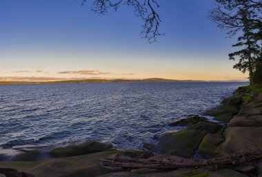 Okyanus üzerinden Roberts anıt Parkı'Na doğal günbatımı manzarası