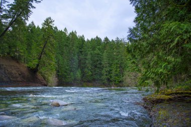Vanco içinde bulunan İngiliz River Falls üst şelaleler bölümünde