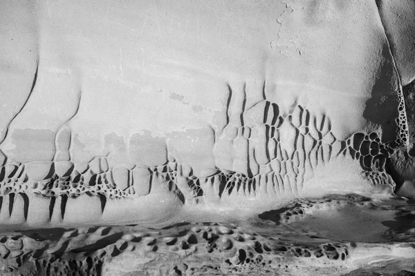 Чорно-білі скелі Бреш біля океану парк Пойнт Джек — стокове фото
