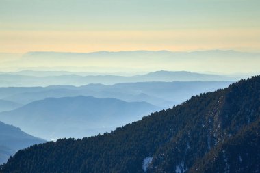Sabahları dağların blues katmanı 