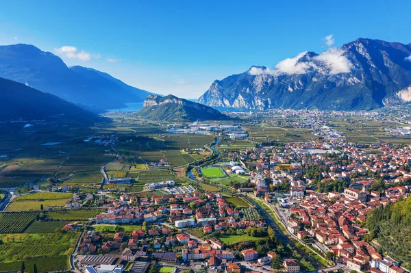 Arco Italia Una Ciudad Hermosa Hermosa Vista Desde Cima Riva Imagen de stock