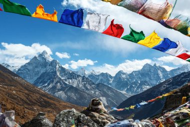Everest ana kampı yürüyüş yapıyor. Nepal.