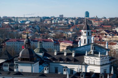 Güneşli bir günde Vilnius şehir manzarası
