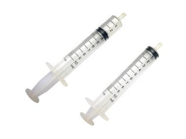 Eski ve Kirli Şırınga kırpma yolu ile beyaz arkaplanda izole