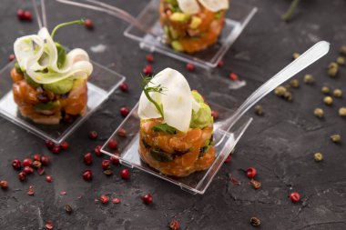 Restorandan açık büfe menüsü.