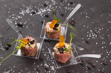 Restorandan açık büfe menüsü.