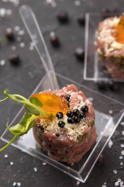 Restorandan açık büfe menüsü.