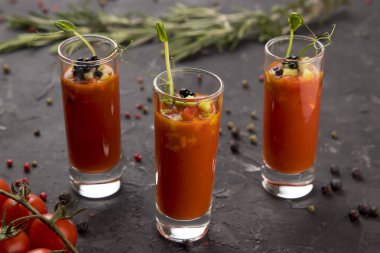 Restorandan açık büfe menüsü.