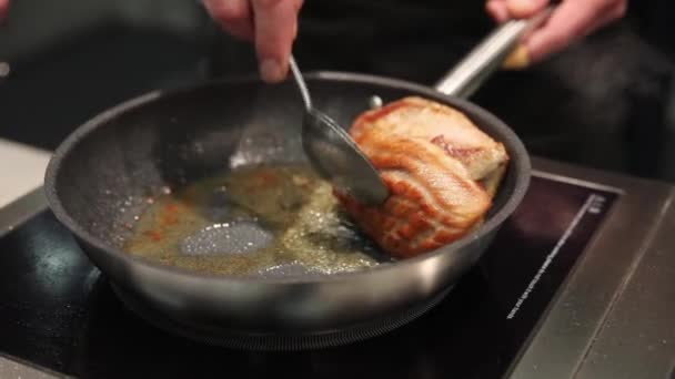 Carne Cocina Una Sartén Estufa — Vídeos de Stock