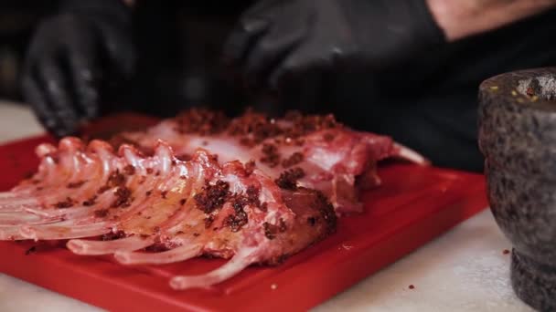 Варить Огурцы Мясо Ресторане — стоковое видео