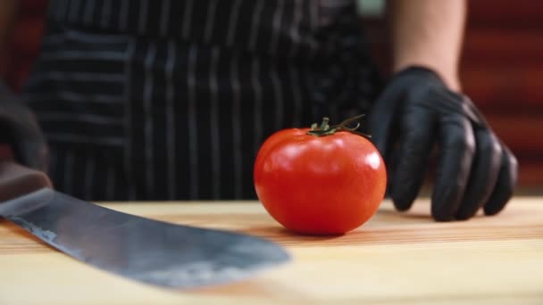 Chef Prepara Verduras Plancha Parrilla — Vídeo de stock