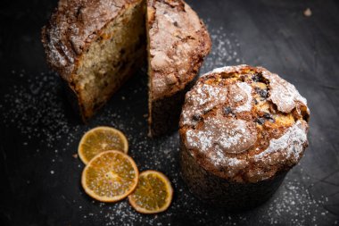 Siyah arka planda Paskalya pastası