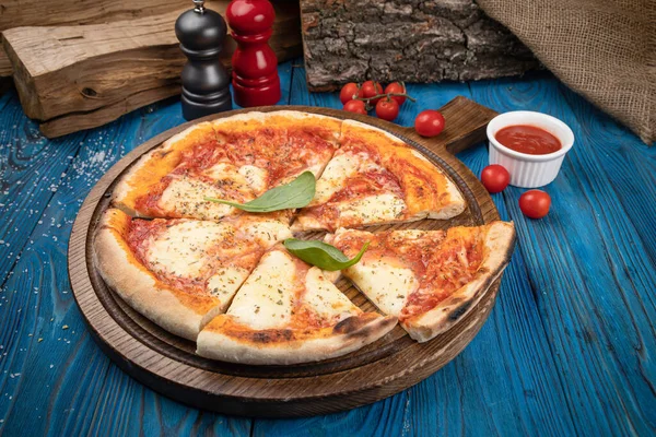 Margarita Pizza Wooden Board — Stock Photo, Image