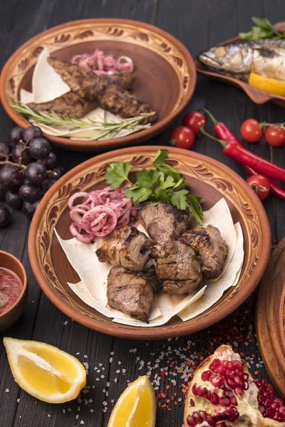 Carne Parrilla Pita Con Cebollas Escabeche Hierbas — Foto de Stock