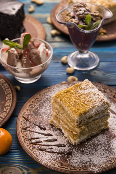 Hausgemachte Desserts Auf Blauem Hintergrund — Stockfoto