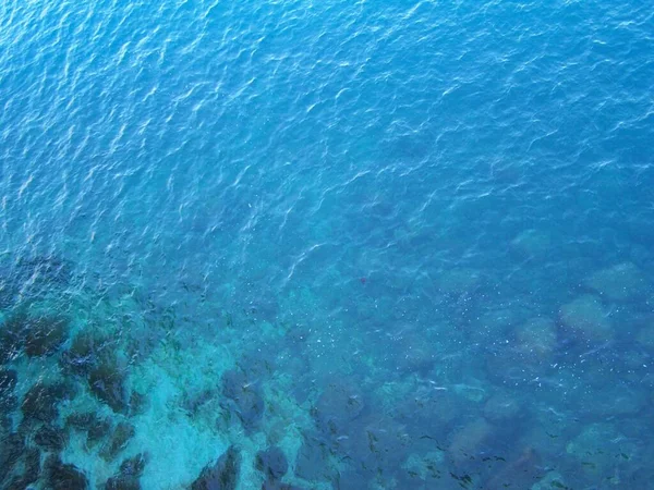 地中海沿岸 蓝色的水 — 图库照片