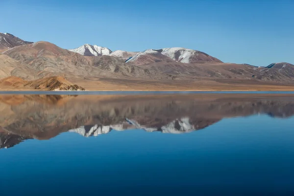 Reflexão Espelho Lago Mongol Calmo Luz Manhã Sem Vento Mongólia — Fotografia de Stock