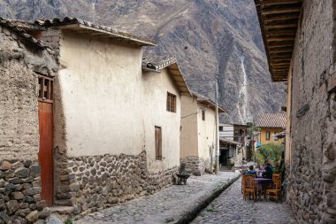 Peru 'daki kutsal vadi: Dağlardaki sömürge kasabasının boş sokakları taş duvarlar