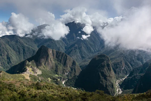 Machu Picchu Rodeado Verdes Colinas Panorama Del Río Andino Urabamba — Foto de Stock