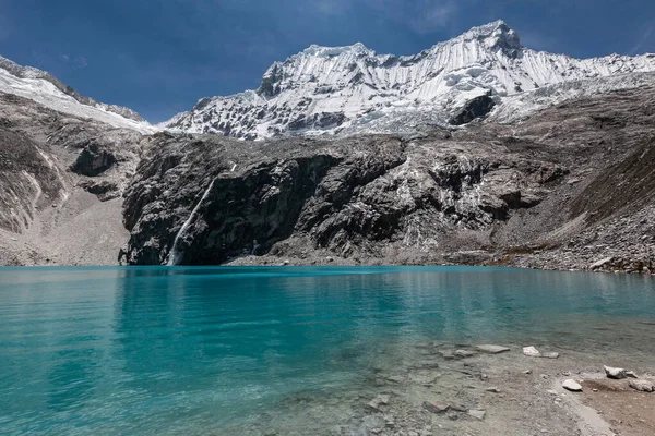 Numaralı Gölün Turkuaz Suyuna Yürüyüş Peru Nun Karla Kaplı Cordillera — Stok fotoğraf