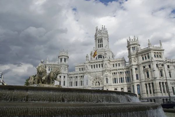 Cibeles fontein en stadhuis — Stockfoto