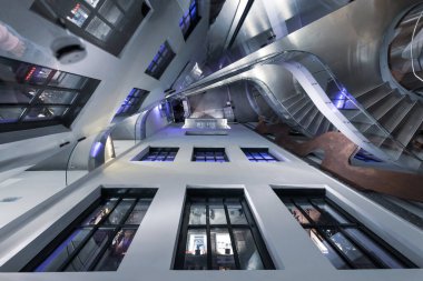 Madrid, İspanya Kasım 2018: İspanya 'nın Madrid kentindeki Telefonica binası içindeki bir müze olan 