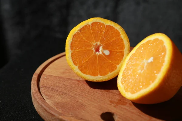 Свежие Апельсины Черном Фоне — стоковое фото