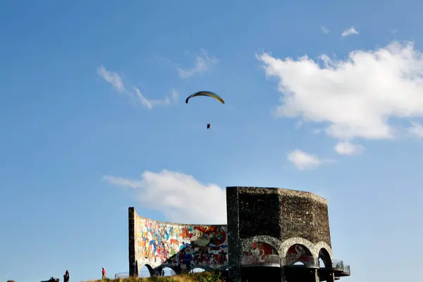 Beau Paysage Parachutiste Dans Ciel — Photo