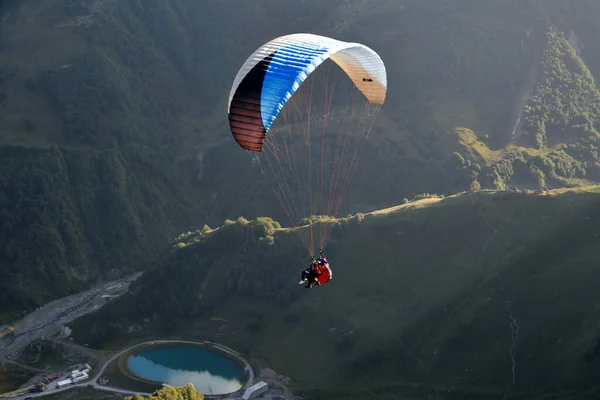 Beau Paysage Parachutiste Dans Ciel — Photo