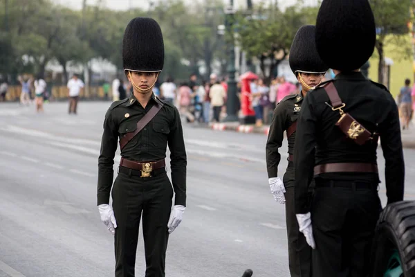 Bangkok city - 29. nov: soldaten üben ihren marsch am november — Stockfoto