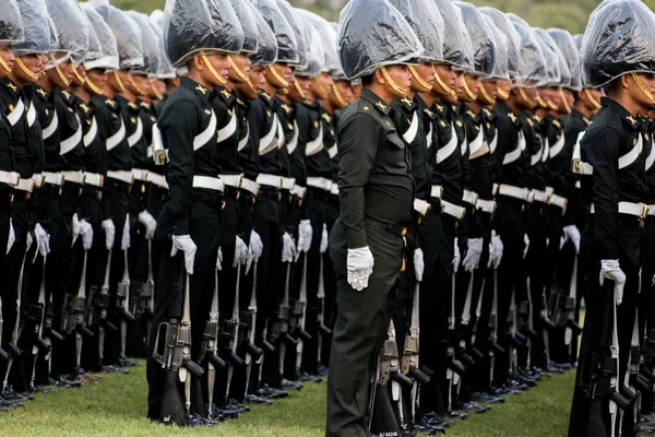 Bangkok city - 29. nov: soldaten üben ihren marsch am november — Stockfoto