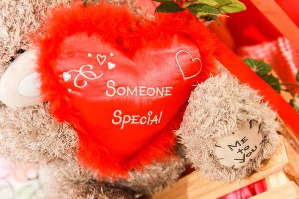 Un cuore di cuscino con testo Ti amo Felice giorno di San Valentino — Foto Stock