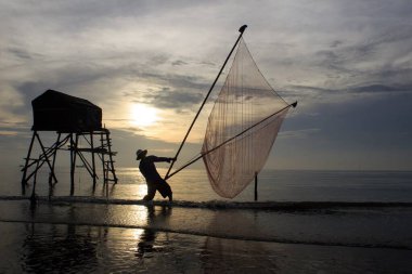 Sanat eserleri: balıkçılar ağla balık yakalıyor