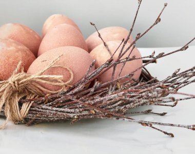 Yuvadaki paskalya yumurtaları