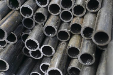 Sanayi geçmişi. Gri arkaplanda silindirik metal ayrıntıları