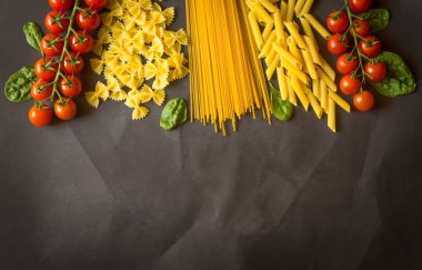 İtalyan makarnalı sebzeler, makarna. Ispanak, kiraz domates, peynir.