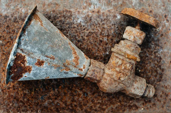 Rusty Watering Can Crane Lie Rusty Iron Scrap Metal Close — Stock Photo, Image