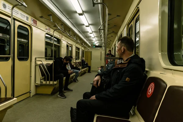 Miejskie Metro Podczas Światowej Pandemii Koronawirusowej Covid — Zdjęcie stockowe