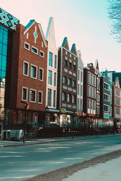 Amsterdam Sokaklarında Dekore Edilmiş Modern Bir Şehir Alışveriş Merkezi — Stok fotoğraf