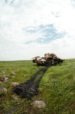 yeşil alan tankı ve gökyüzü