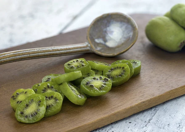 Fructe de padure kiwi felii — Fotografie, imagine de stoc