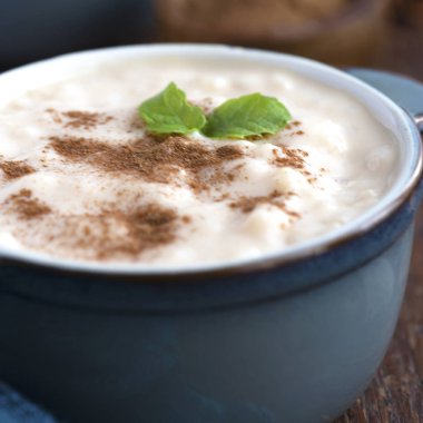 Tarçınlı ev yapımı sütlaç. 