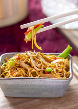  Sağlıklı tavuk-chow-mein 