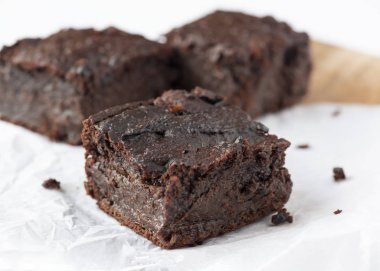 bitki bazlı çikolatalı kek 4