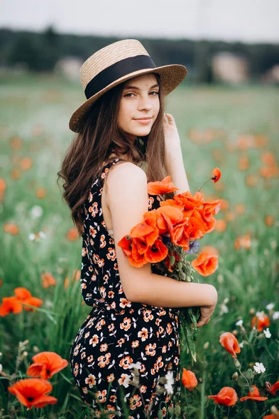 Beautiful Young Free Girl Hat Summer Field Red Poppies Bouquet — Stock Photo, Image