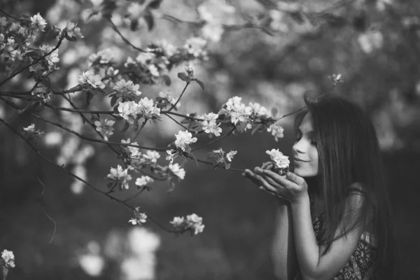 Girl Enjoys Aroma Blooming Apple Trees Garden Blooming Garden Close — Stock Photo, Image