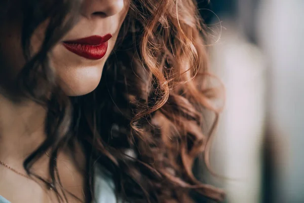 Beautiful Young Woman Perfect Dark Curly Hair Beautiful Make Puffy — Stock Photo, Image
